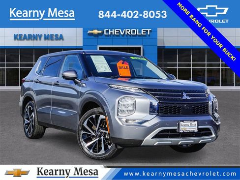 Used 2024 Mitsubishi Outlander SE image 1