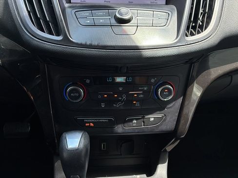 Used 2017 Ford Escape SE w/ Equipment Group 201A FWD image 22