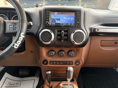 Used 2012 Jeep Wrangler Unlimited Rubicon w/ Connectivity Group image 26