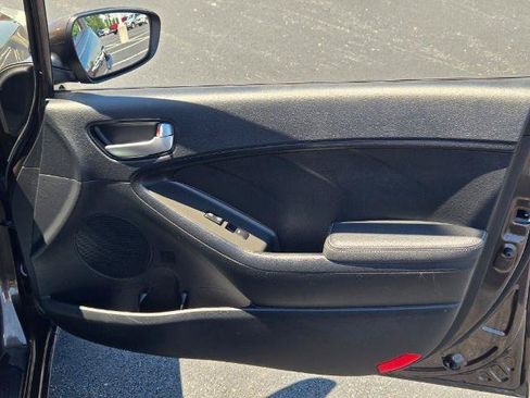 Used 2017 Kia Forte LX FWD image 4