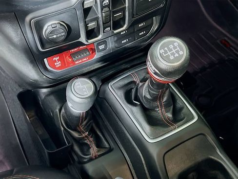 Used 2019 Jeep Wrangler Unlimited Rubicon AWD/4WD image 23