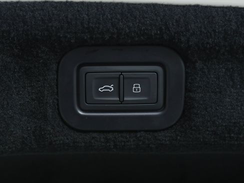 Used 2022 Bentley Flying Spur Plug-In Hybrid AWD/4WD image 39