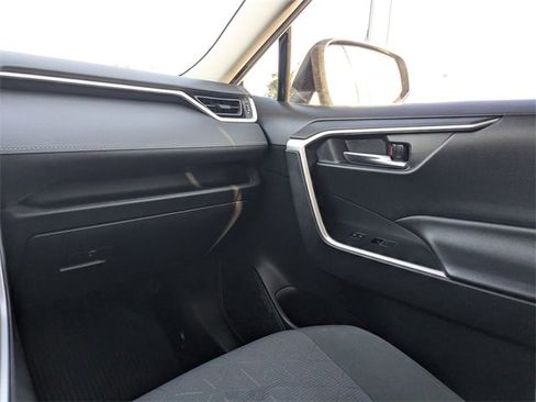 Used 2022 Toyota RAV4 XLE image 18