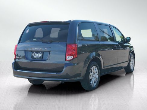 Used 2020 Dodge Grand Caravan SE w/ UConnect Hands-Free Group FWD image 5