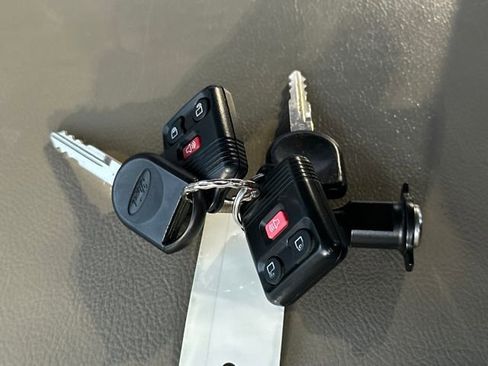 Used 2010 Ford F350 Lariat image 27