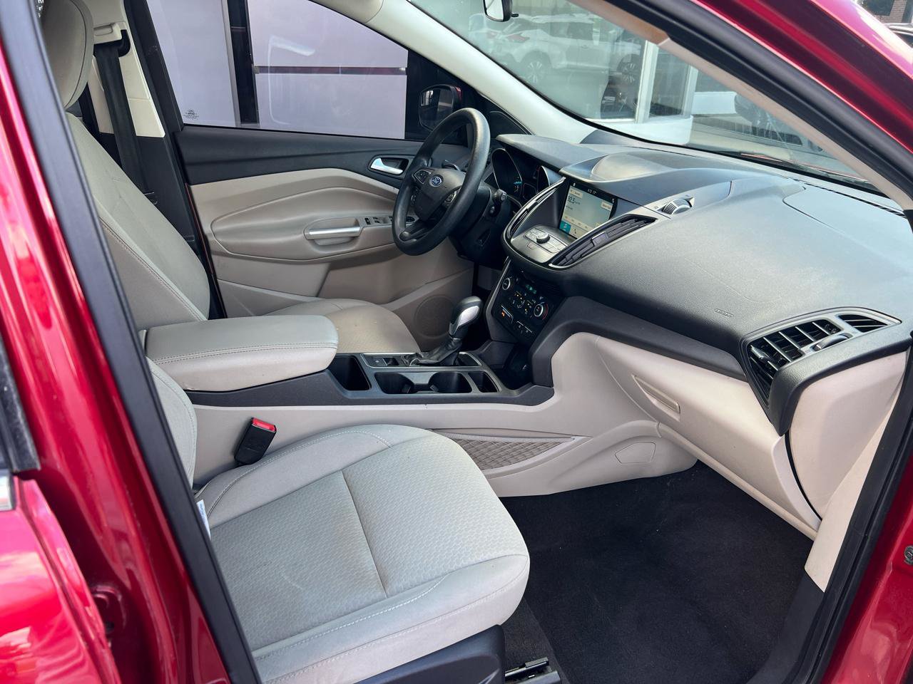 Used 2019 Ford Escape SE FWD image 9