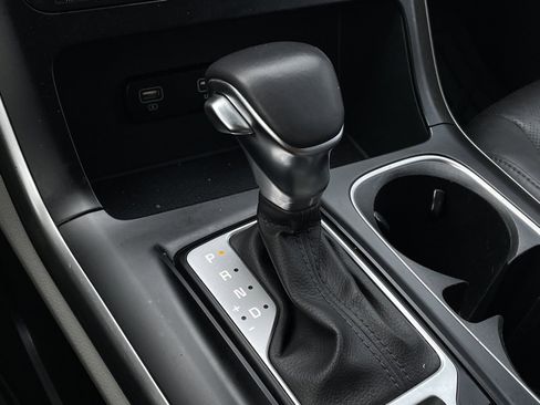 Certified 2023 Kia Carnival LX image 18