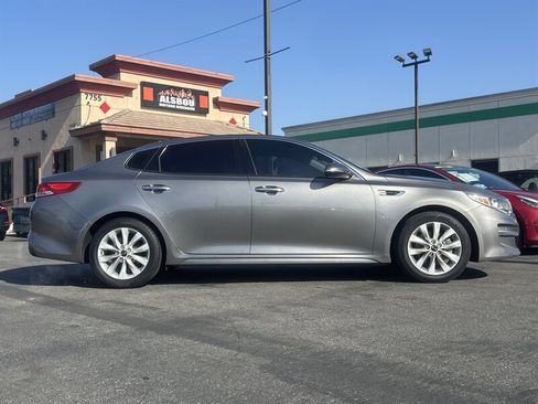 Used 2018 Kia Optima EX image 9