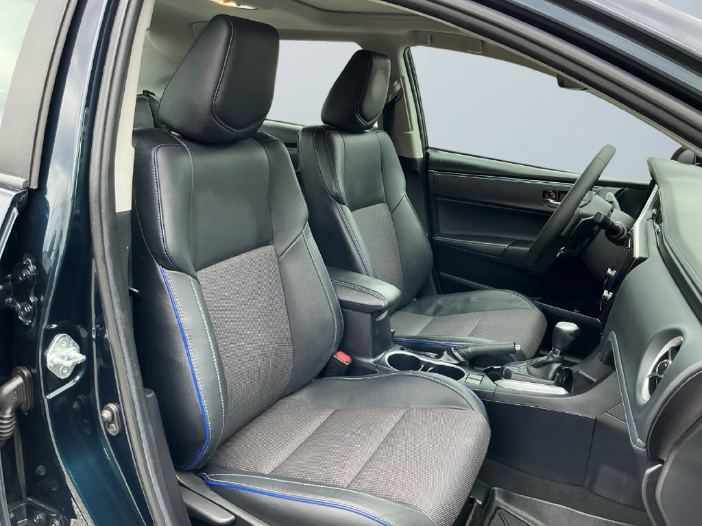 Used 2018 Toyota Corolla SE w/ SE Premium Package FWD image 16