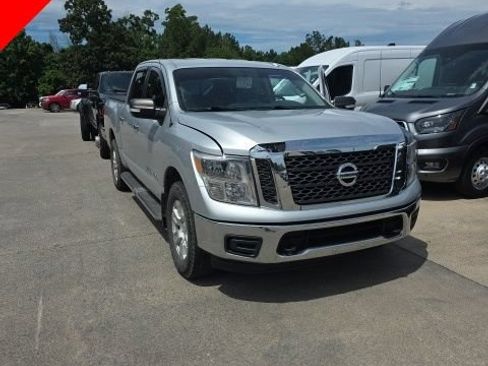 Used 2018 Nissan Titan SV AWD/4WD image 1