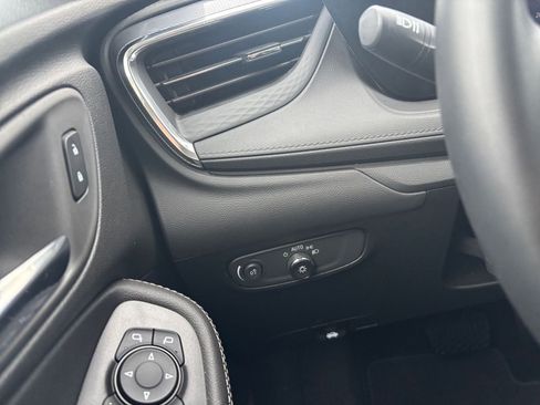 Used 2025 Buick Encore GX Preferred image 32