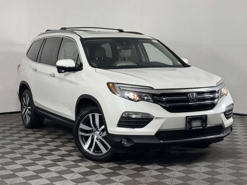 Used 2017 Honda Pilot Touring image 1