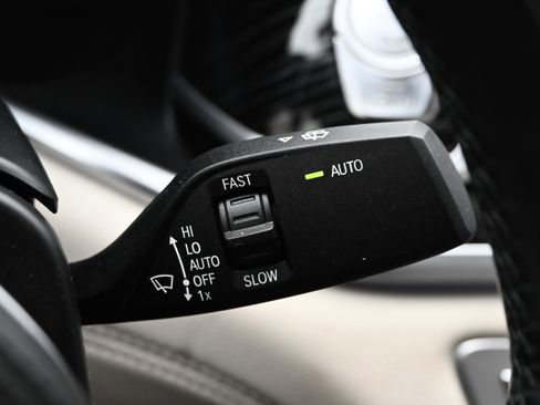 Used 2022 BMW 750i xDrive w/ Executive Package image 35