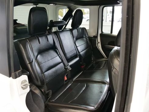 Used 2023 Jeep Wrangler Unlimited Sahara image 14