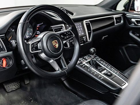 Used 2018 Porsche Macan S image 14
