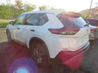 Used 2023 Nissan Rogue S video 5