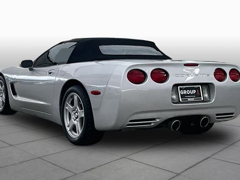 Used 1998 Chevrolet Corvette Convertible w/ Memory Pkg RWD image 9