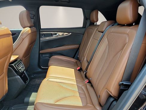 Certified 2023 Lincoln Nautilus Reserve w/ Luxury Package AWD/4WD image 15