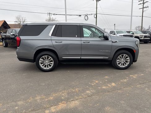 Used 2022 GMC Yukon SLT w/ SLT Premium Package image 6