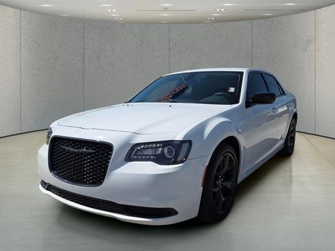 Used 2023 Chrysler 300 Touring w/ Sport Appearance Package RWD image 11