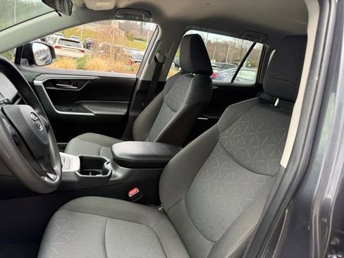 Used 2025 Toyota RAV4 XLE image 24