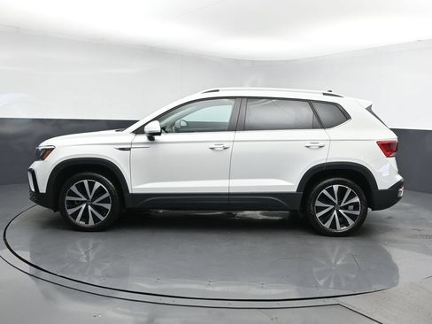 Used 2024 Volkswagen Taos SE FWD image 4