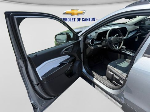 New 2026 Chevrolet Trax LT w/ Midnight Edition FWD image 10