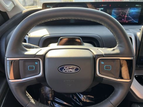 Used 2025 Ford Expedition Active AWD/4WD image 24