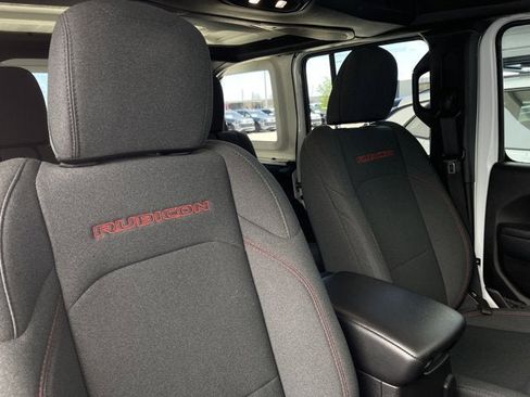 Used 2025 Jeep Wrangler Unlimited Rubicon AWD/4WD image 22