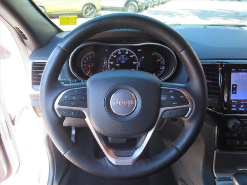 Used 2020 Jeep Grand Cherokee Altitude image 16