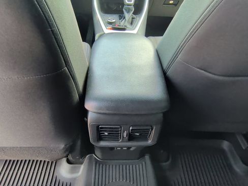 Used 2022 Toyota RAV4 SE AWD/4WD image 33
