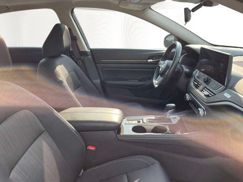 Used 2024 Nissan Altima 2.5 SV w/ SV Premium Package AWD/4WD image 10