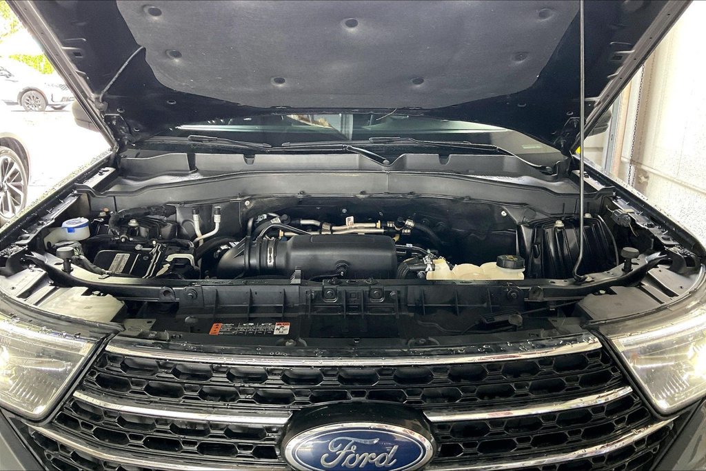 Used 2023 Ford Explorer XLT AWD/4WD image 26
