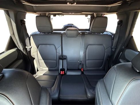 Used 2022 Ford Bronco Badlands image 14