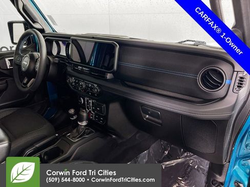 Used 2024 Jeep Wrangler Unlimited Rubicon 4xe w/ Technology Group image 29