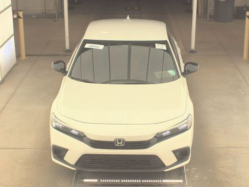 Used 2022 Honda Civic Sport image 2