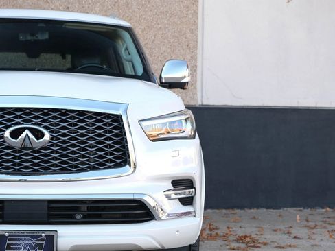 Used 2018 INFINITI QX80 4WD w/ Deluxe Technology Package image 3