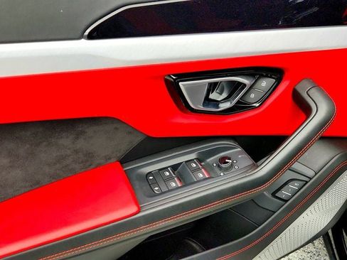 Used 2019 Lamborghini Urus AWD/4WD image 13