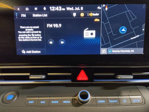 Used 2024 Hyundai Elantra SEL FWD image 25