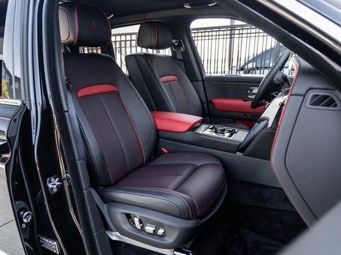 Used 2025 Rolls-Royce Cullinan image 52