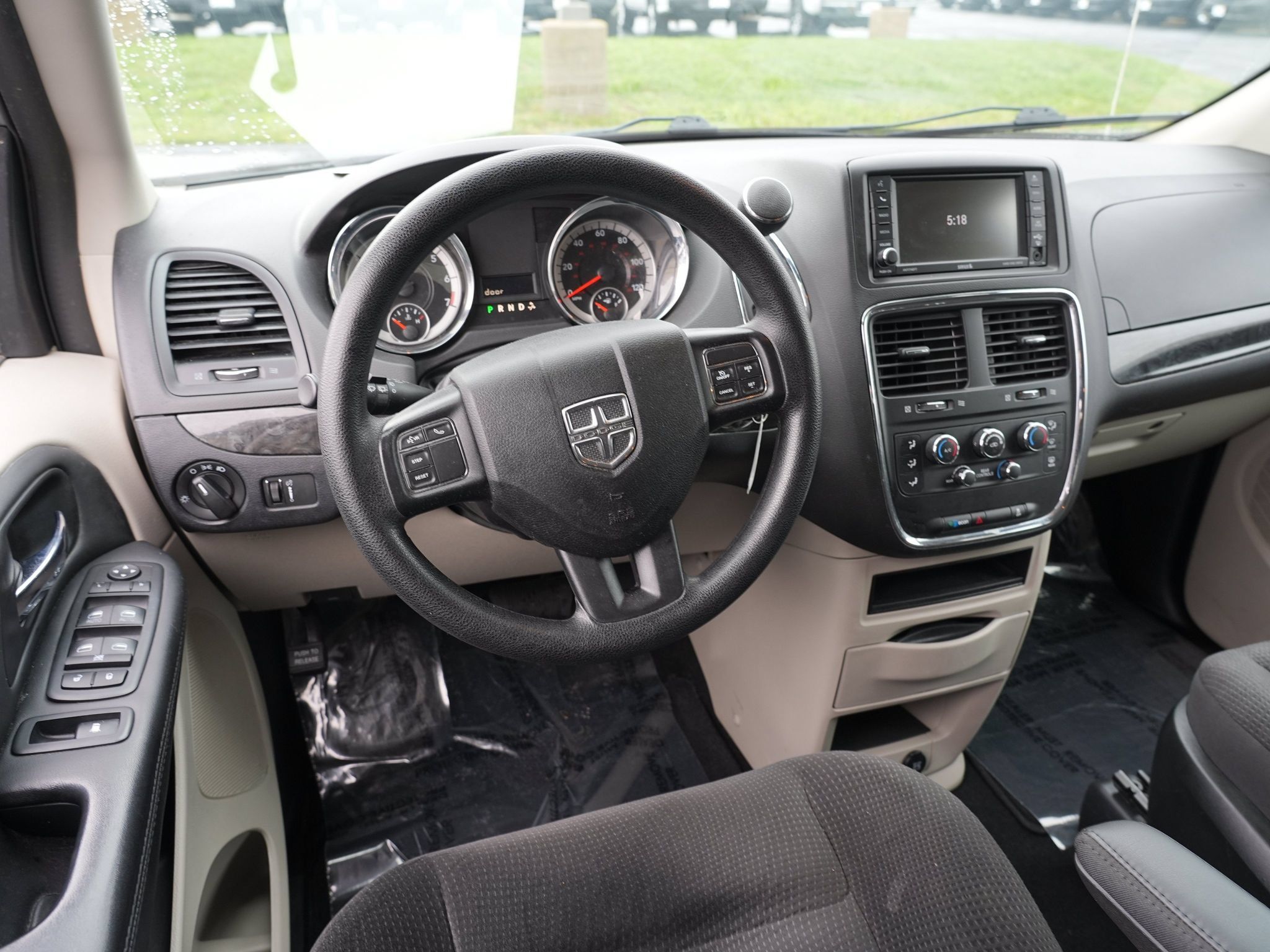 Used 2018 Dodge Grand Caravan SE w/ UConnect Hands-Free Group FWD image 19