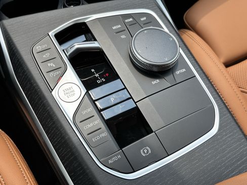 New 2026 BMW 330i Sedan w/ Convenience Package RWD image 29