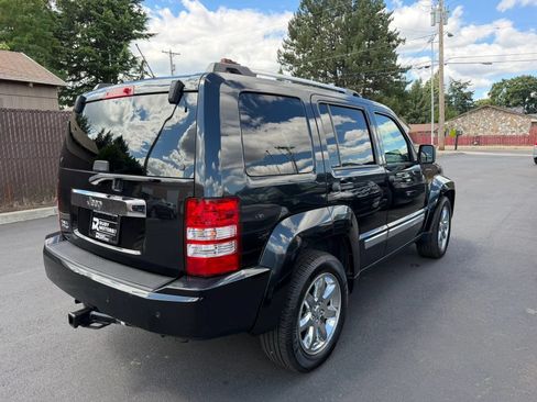 Used 2010 Jeep Liberty Limited w/ Tire & Wheel Group AWD/4WD image 4