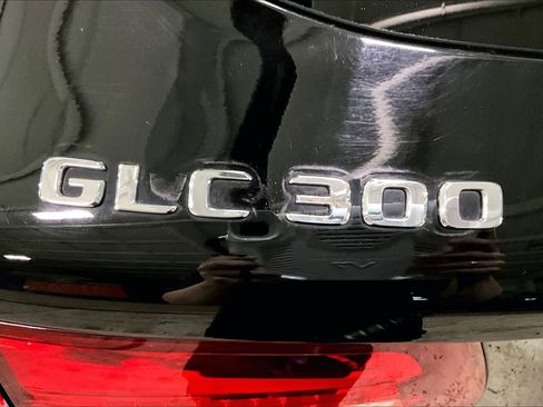 Used 2018 Mercedes-Benz GLC 300 4MATIC image 9