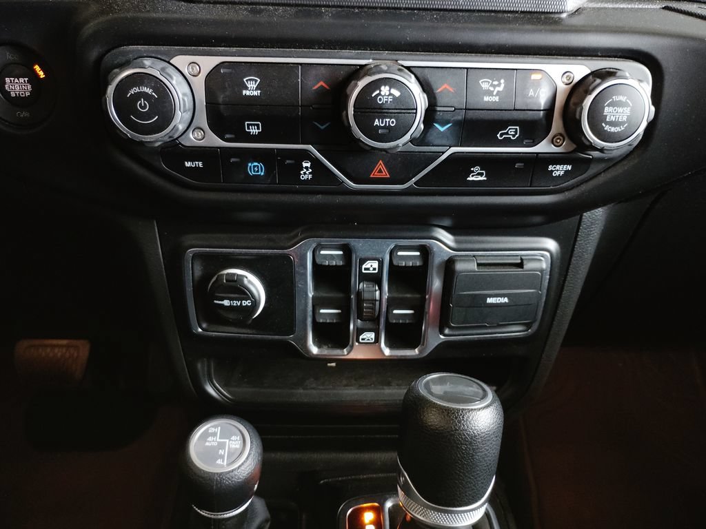 Used 2023 Jeep Wrangler Unlimited AWD/4WD image 33