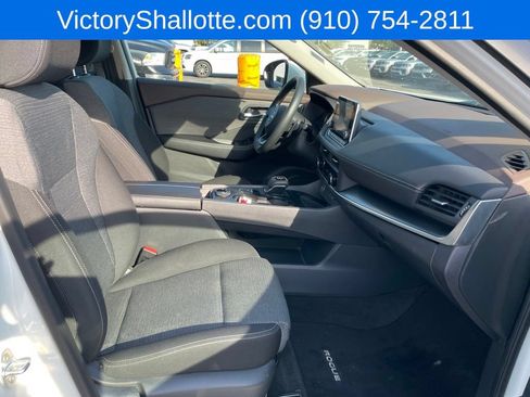 Used 2023 Nissan Rogue SV AWD/4WD image 15
