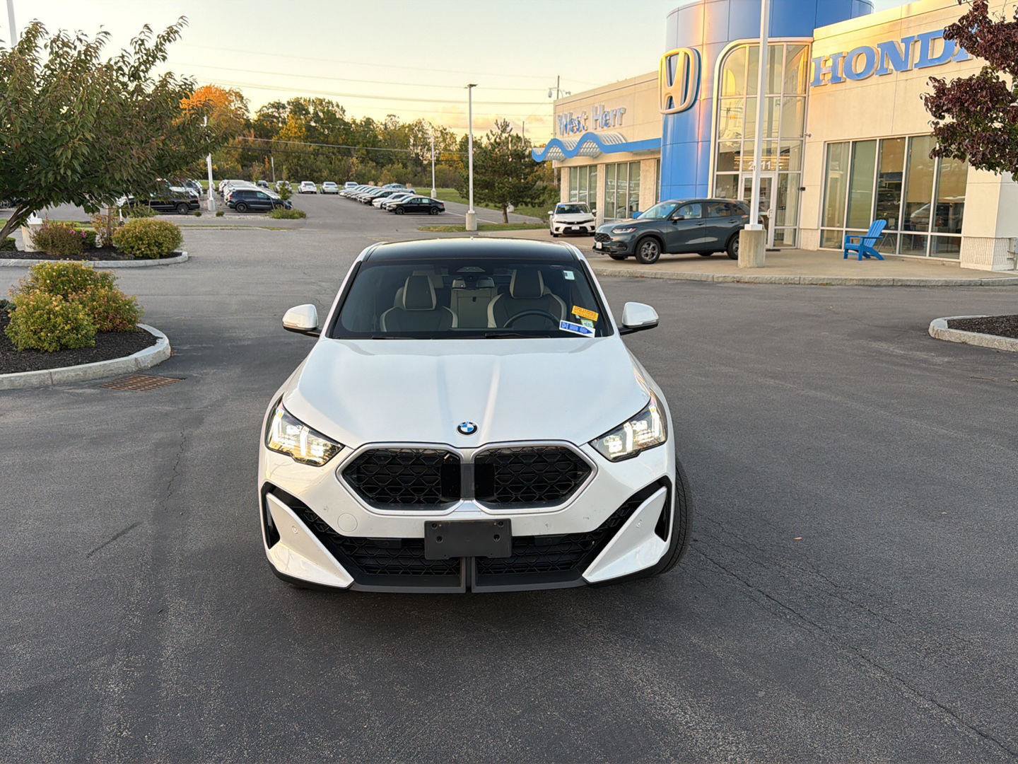 Used 2025 BMW X2 xDrive28i w/ Technology Package AWD/4WD image 2