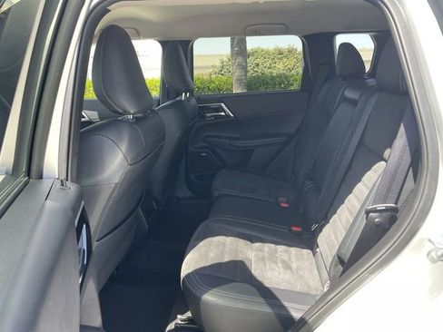 Used 2025 Mitsubishi Outlander SE FWD image 25