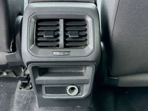 Used 2020 Volkswagen Tiguan S image 16