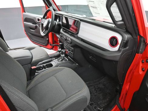 Used 2024 Jeep Gladiator Sport image 17